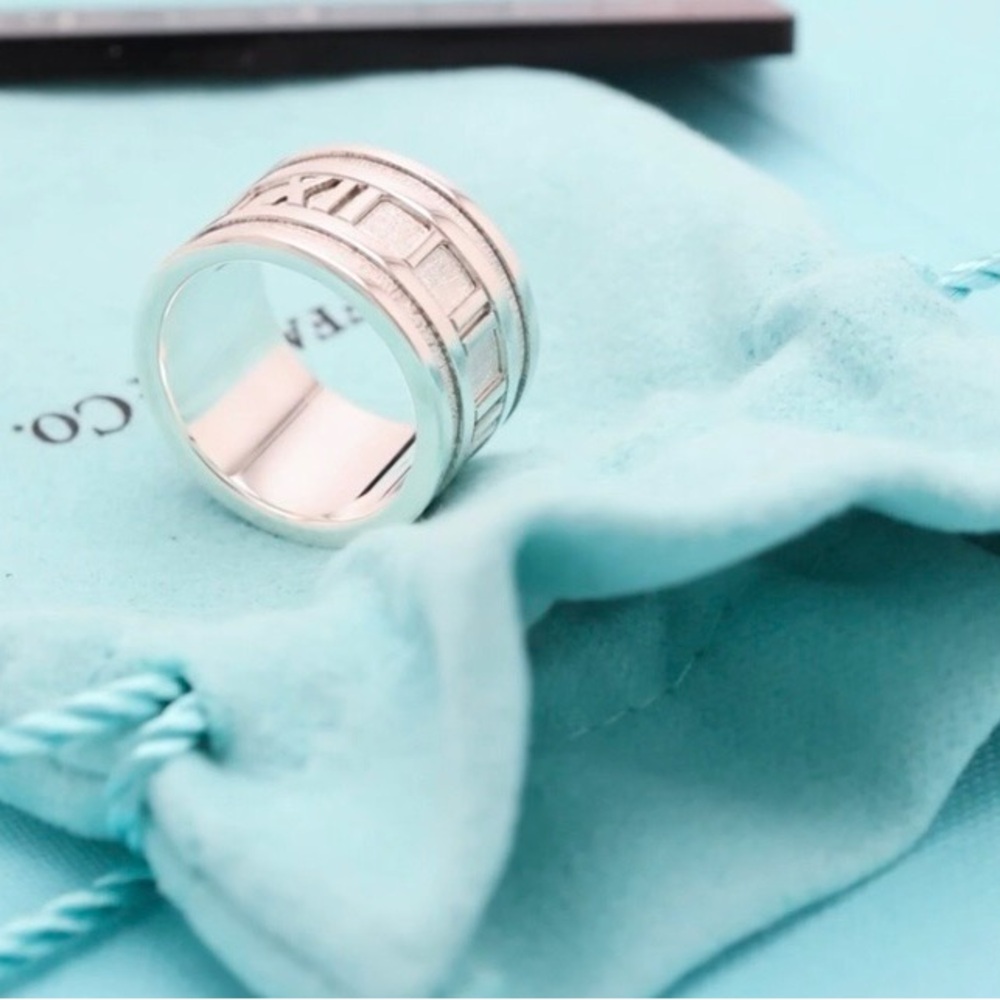 Tiffany & Co. 💯 % Auth 925 Silver Atlas  Roman Numeral Wide Ring w/Pouch✨EUC✨ - Picture 3 of 10